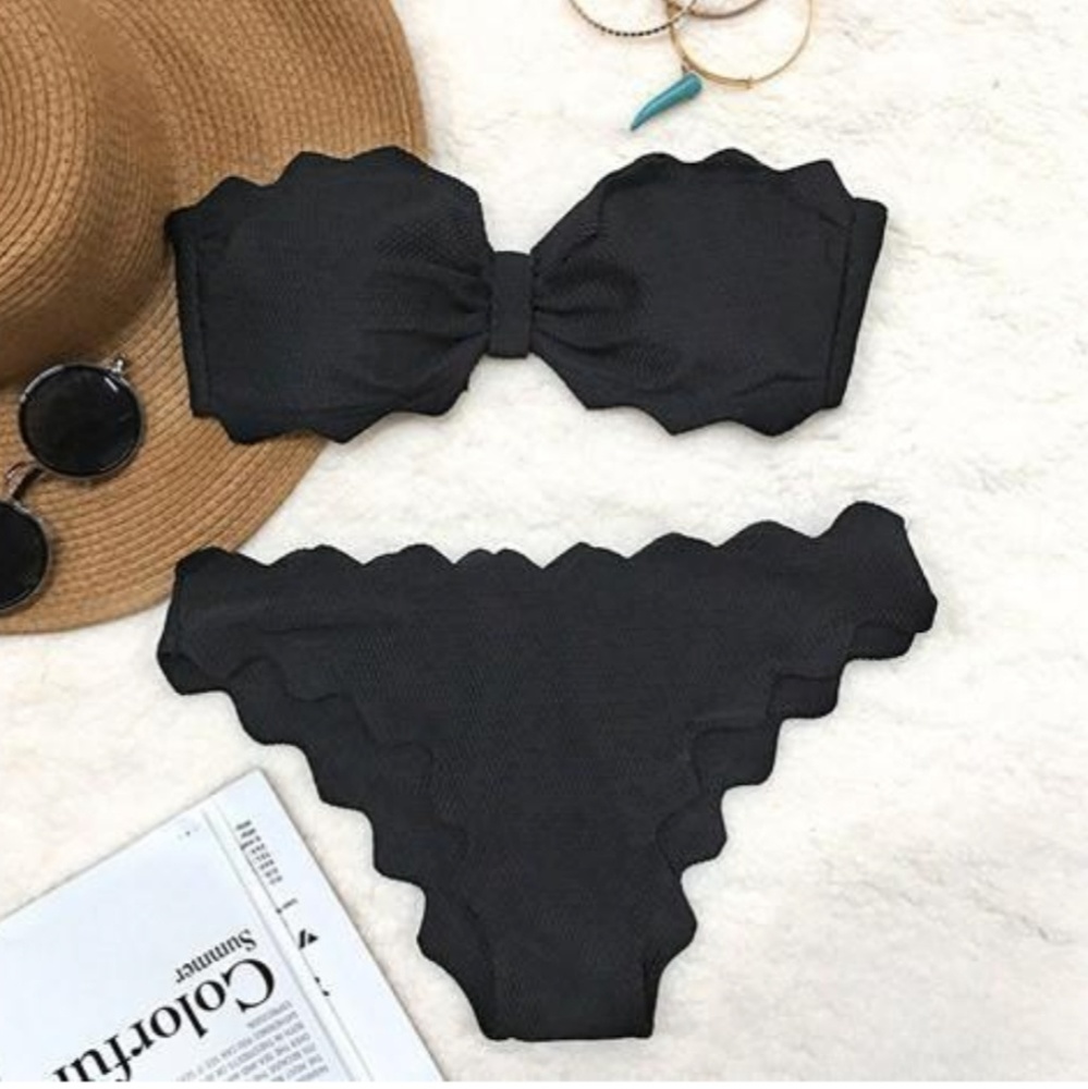 Black scallop pattern waffle strapless bikini